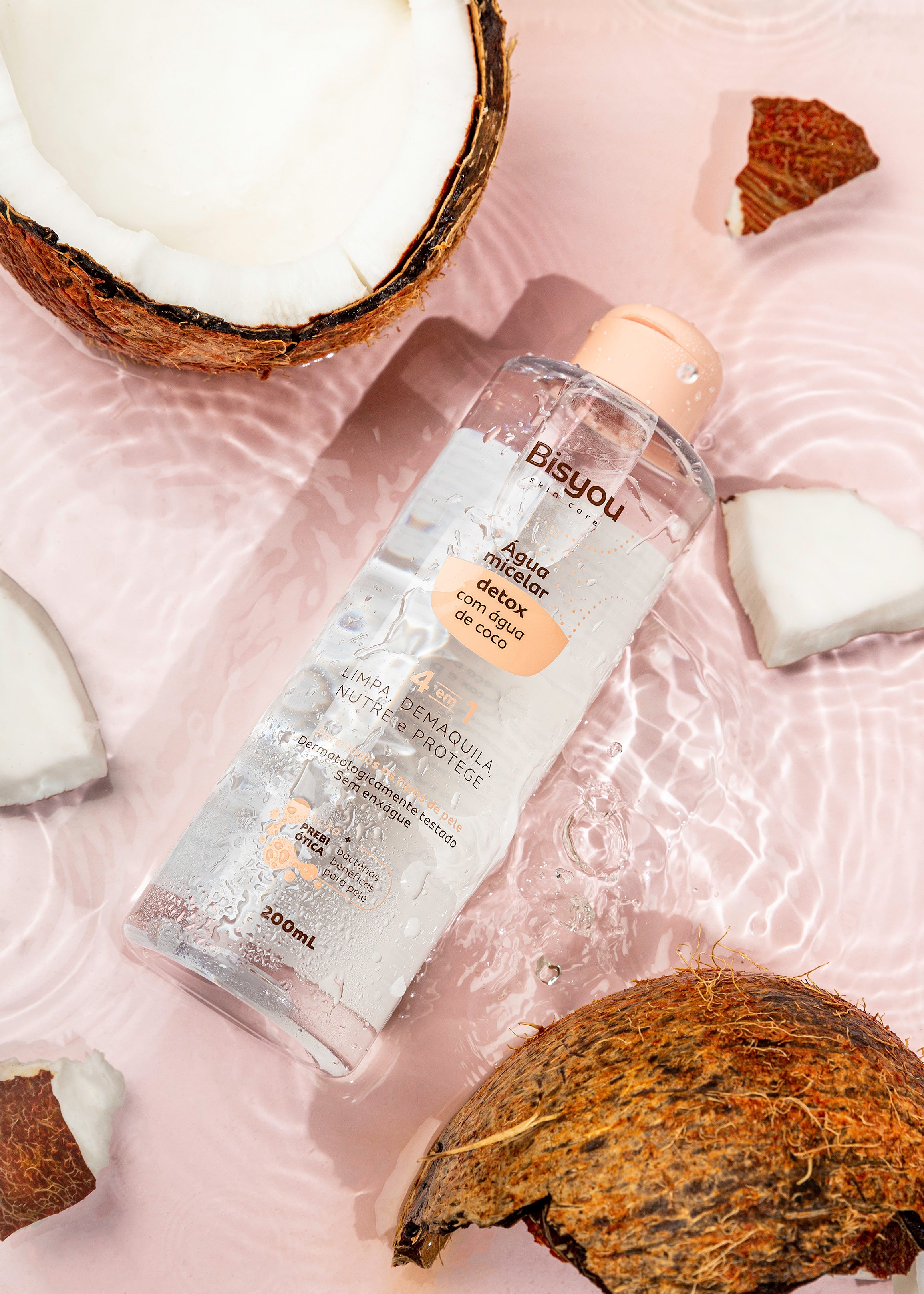 Frescor, hidratação e saúde: entenda como a água de coco pode beneficiar sua pele!