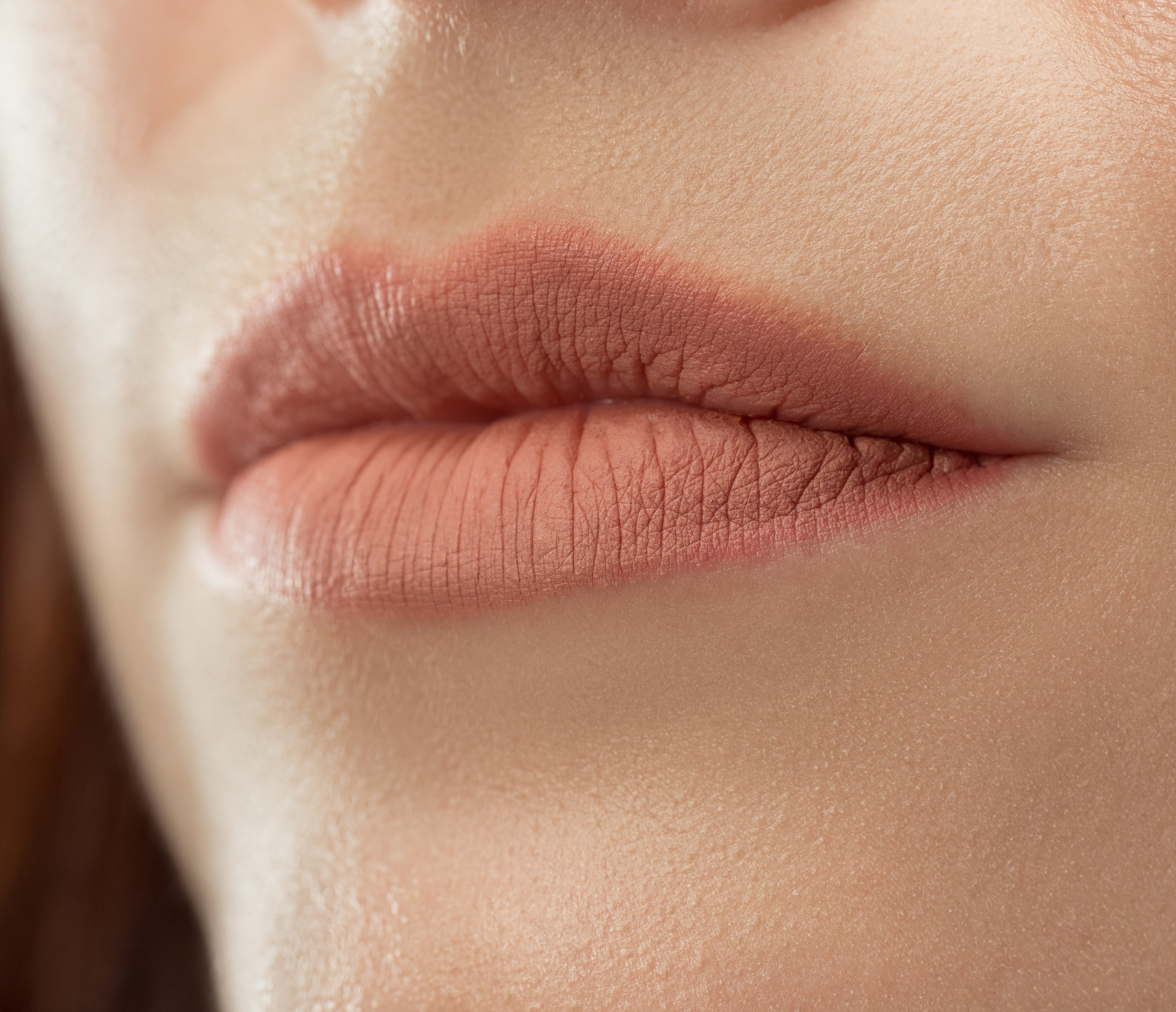 Labido Lips Por que meus lábios estão sempre rachados? A importância da hidratação ...
